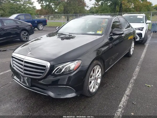 WDDZF4KB9HA213553 — 2017 Mercedes-Benz E-Klasse, фото 2 с аукциона IAAI, Подтопление