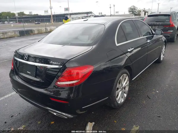 WDDZF4KB9HA213553 — 2017 Mercedes-Benz E-Klasse, фото 4 с аукциона IAAI, Подтопление
