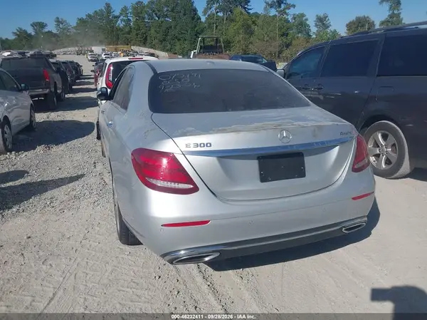 WDDZF4KB0HA075191 — 2017 Mercedes-Benz E-Klasse, фото 3 с аукциона IAAI, Передняя часть