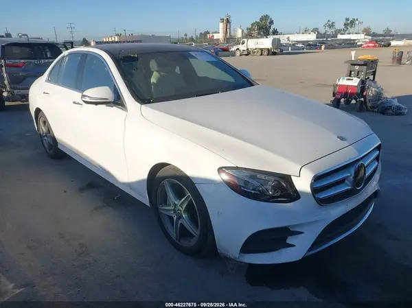 WDDZF4JB5JA378085 — 2018 Mercedes-Benz E-Klasse, Угон (Theft), фото до ремонта