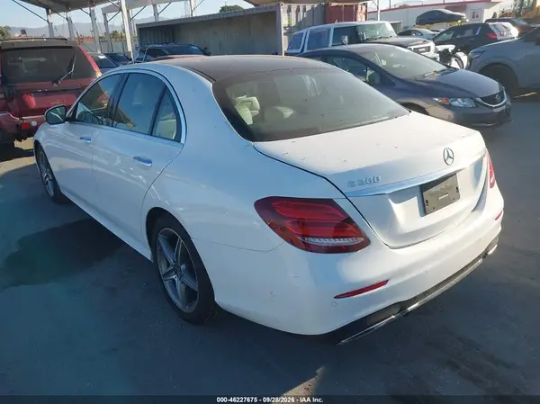 WDDZF4JB5JA378085 — 2018 Mercedes-Benz E-Klasse, фото 3 с аукциона IAAI, Угон