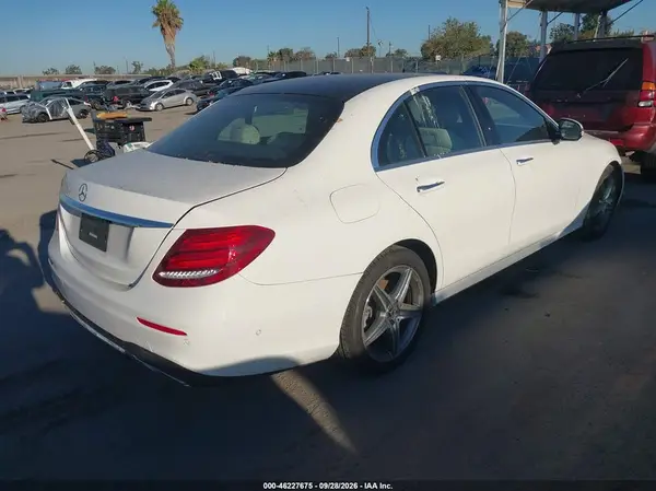 WDDZF4JB5JA378085 — 2018 Mercedes-Benz E-Klasse, фото 4 с аукциона IAAI, Угон