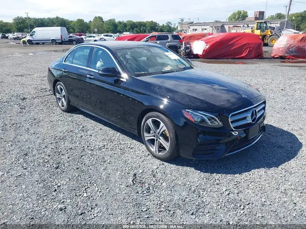 WDDZF4KB0KA518320 — 2019 Mercedes-Benz E-Klasse, Пресная вода (Fresh Water), фото до ремонта