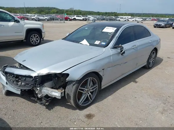 WDDZF4JB3KA502954 — 2019 Mercedes-Benz E-Klasse, фото 2 с аукциона IAAI, Левый бок
