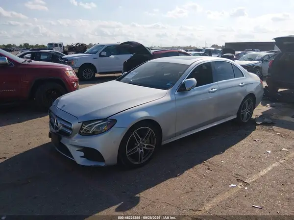 WDDZF8DB2LA755994 — 2020 Mercedes-Benz E-Klasse, фото 2 с аукциона IAAI, Передняя часть