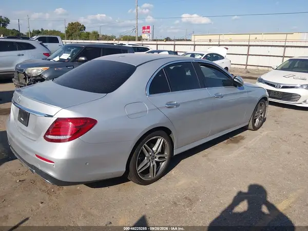 WDDZF8DB2LA755994 — 2020 Mercedes-Benz E-Klasse, фото 4 с аукциона IAAI, Передняя часть