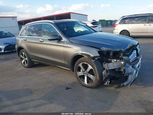 WDC0G5EB2KF565184 — 2019 Mercedes-Benz GLC 350E 4MATIC, Передняя часть справа (Right Front), фото до ремонта