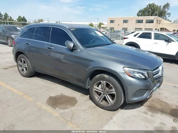 WDC0G4JB1JV039049 — 2018 Mercedes-Benz GLC, Передняя часть слева (Left Front), фото до ремонта