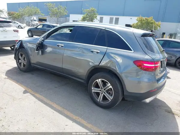 WDC0G4JB1JV039049 — 2018 Mercedes-Benz GLC, фото 3 с аукциона IAAI, Передняя часть слева