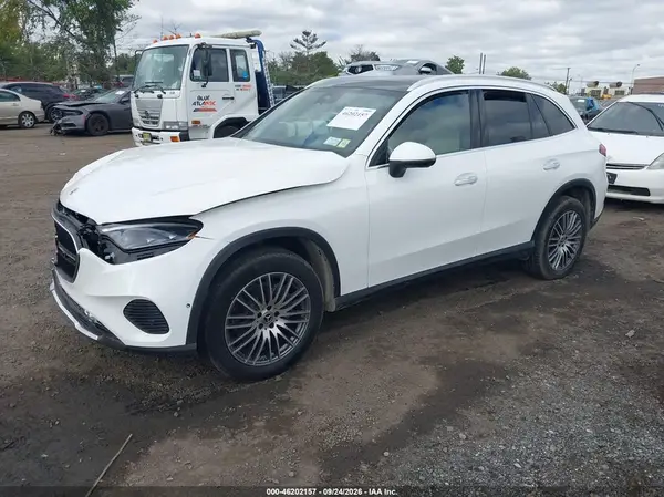W1NKM4HB5TF624090 — 2026 Mercedes-Benz GLC, фото 2 с аукциона IAAI, Передняя часть справа