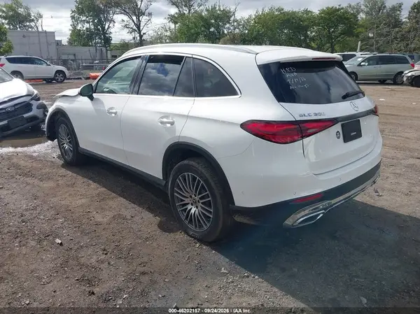 W1NKM4HB5TF624090 — 2026 Mercedes-Benz GLC, фото 3 с аукциона IAAI, Передняя часть справа