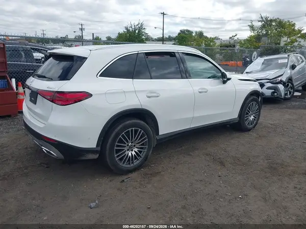 W1NKM4HB5TF624090 — 2026 Mercedes-Benz GLC, фото 4 с аукциона IAAI, Передняя часть справа