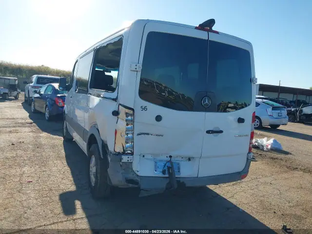 WDZPE7DCXF5992205 — 2015 Mercedes-Benz Sprinter 2500 Normal Roof, фото 3 с аукциона IAAI 30.09.2026, Задняя часть слева