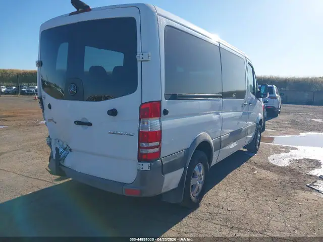 WDZPE7DCXF5992205 — 2015 Mercedes-Benz Sprinter 2500 Normal Roof, фото 4 с аукциона IAAI 30.09.2026, Задняя часть слева
