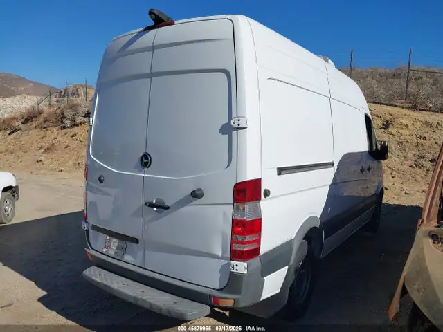 WD3PF3CCXFP122380 — 2015 Mercedes-Benz Sprinter 3500 High Roof, фото 4 с аукциона IAAI 29.09.2026, Пожар двигателя