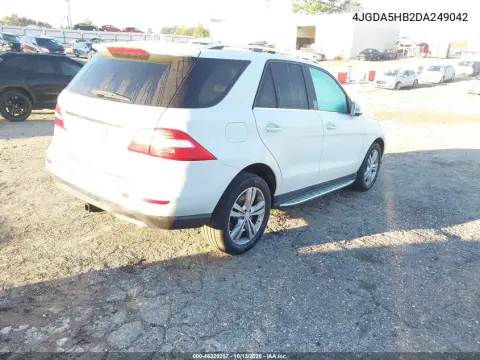 4JGDA5HB2DA249042 — 2013 Mercedes M-Klasse, Неизвестные повреждения, фото до ремонта