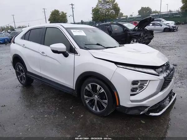 JA4ATWAA7NZ002718 — 2022 Mitsubishi Eclipse Cross, Передняя часть слева (Left Front), фото до ремонта