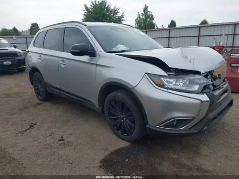JA4AZ3A3XLZ047938 — 2020 Mitsubishi Outlander ES 2.4 S-AWC/LE 2.4 S-AWC/SE 2.4 S-AWC/SEL 2.4 S-AWC/Sp 2.4 S-AWC, Передняя часть (Front End), фото до ремонта