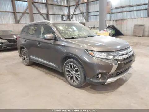 JA4AZ2A3XHZ602811 — 2017 Mitsubishi Outlander ES, Задняя часть (Rear), фото до ремонта