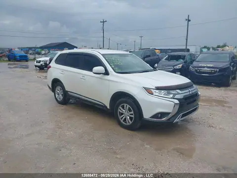 JA4AZ2A31LZ602706 — 2020 Mitsubishi Outlander ES, Repossession, фото до ремонта