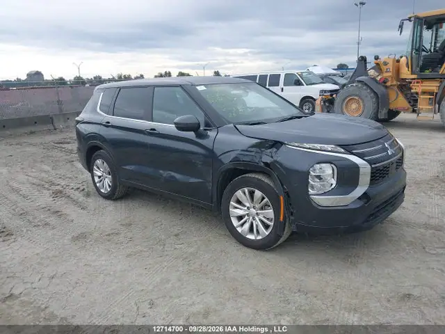 JA4J4UA8XSZ626765 — 2025 Mitsubishi Outlander ES, Передняя часть (Front), фото до ремонта