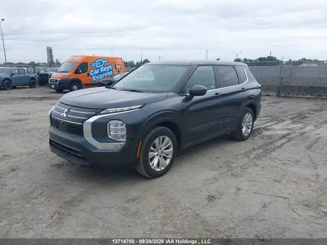 JA4J4UA8XSZ626765 — 2025 Mitsubishi Outlander ES, фото 2 с аукциона IAAI 14.10.2026, Передняя часть