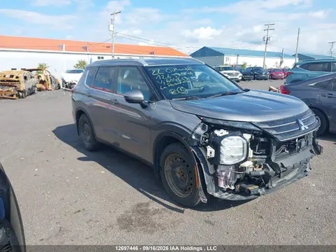 JA4J4UA82NZ604263 — 2022 Mitsubishi Outlander LE/LE Premium/SE/SEL, Передняя часть (Front), фото до ремонта