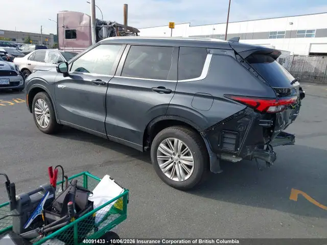 JA4T5VA93SZ605681 — 2025 Mitsubishi Outlander Plug-IN Hybrid LE/SE S-AWC/SEL S-AWC, фото 3 с аукциона IAAI 14.10.2026, Задняя часть