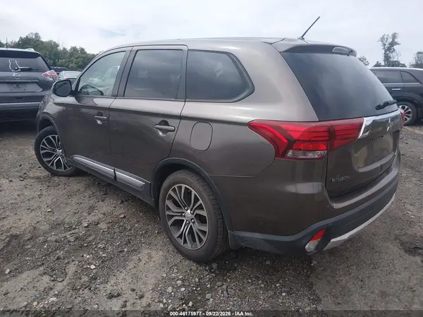 JA4AD3A31GZ035004 — 2016 Mitsubishi Outlander, фото 3 с аукциона IAAI 07.10.2026, Естественный износ