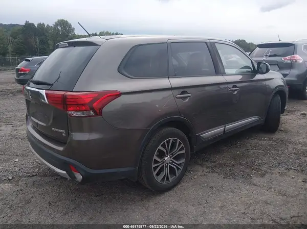 JA4AD3A31GZ035004 — 2016 Mitsubishi Outlander, фото 4 с аукциона IAAI 07.10.2026, Естественный износ