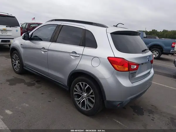 JA4AP4AW2GZ033284 — 2016 Mitsubishi Outlander, фото 3 с аукциона IAAI 30.09.2026, Естественный износ