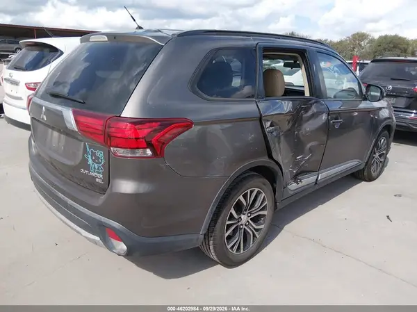 JA4AD3A38GZ046338 — 2016 Mitsubishi Outlander, фото 4 с аукциона IAAI, Правый бок