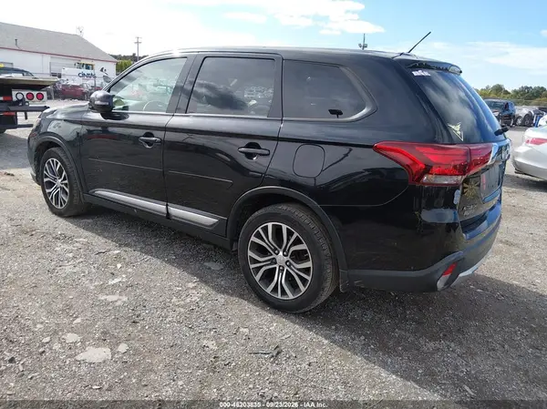 JA4AZ3A32GZ058051 — 2016 Mitsubishi Outlander, фото 3 с аукциона IAAI 14.10.2026, Естественный износ