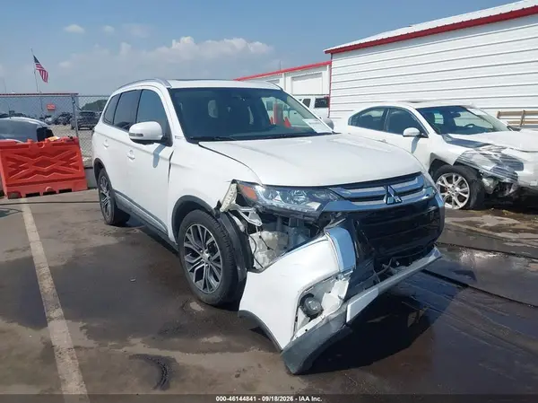 JA4AD3A34HZ012771 Mitsubishi Outlander 2017 — повреждение Передняя часть, фото до ремонта