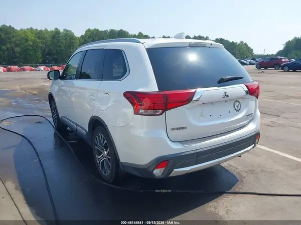 JA4AD3A34HZ012771 — 2017 Mitsubishi Outlander, фото 3 с аукциона IAAI, Передняя часть