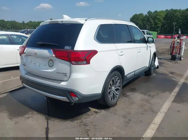 JA4AD3A34HZ012771 — 2017 Mitsubishi Outlander, фото 4 с аукциона IAAI, Передняя часть