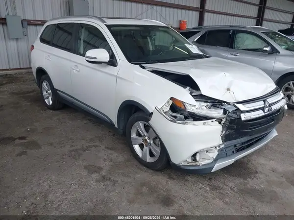 JA4AD3A30HZ041183 — 2017 Mitsubishi Outlander, Передняя часть (Front End), фото до ремонта