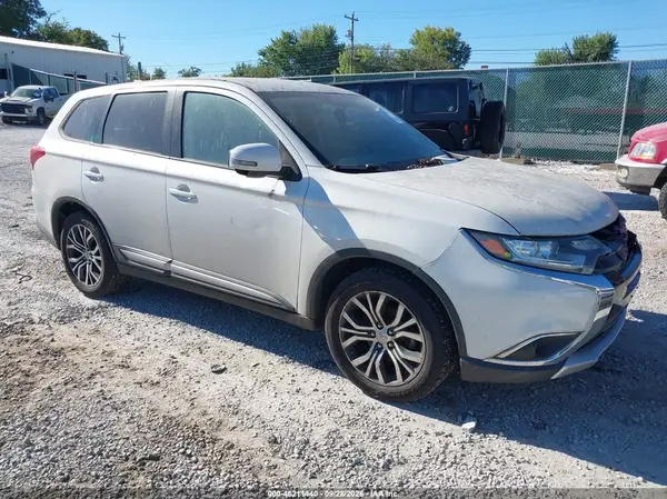 JA4AD3A30HZ028224 — 2017 Mitsubishi Outlander, Естественный износ (Normal Wear & Tear), фото до ремонта