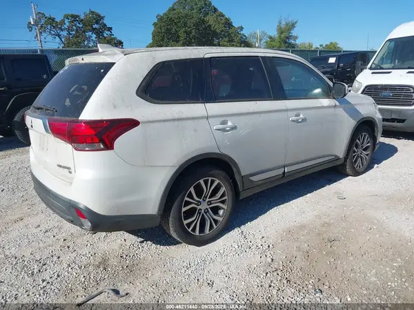 JA4AD3A30HZ028224 — 2017 Mitsubishi Outlander, фото 4 с аукциона IAAI, Естественный износ