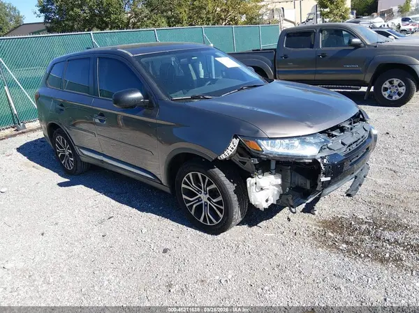 JA4AD2A36HZ011793 — 2017 Mitsubishi Outlander, Передняя часть слева (Left Front), фото до ремонта