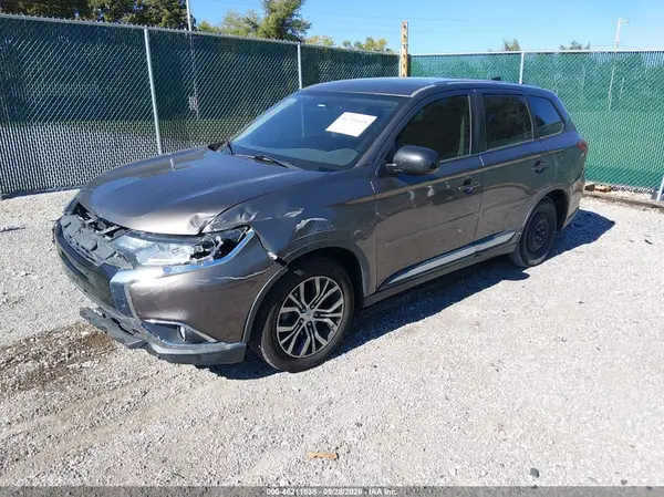 JA4AD2A36HZ011793 — 2017 Mitsubishi Outlander, фото 2 с аукциона IAAI, Передняя часть слева