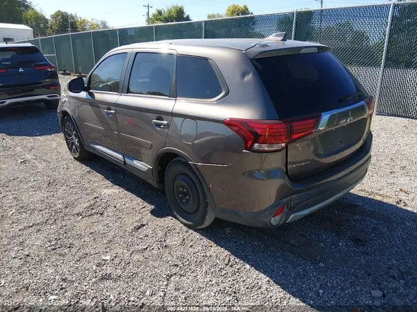 JA4AD2A36HZ011793 — 2017 Mitsubishi Outlander, фото 3 с аукциона IAAI, Передняя часть слева
