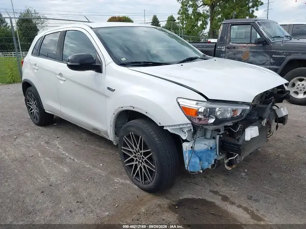 JA4AR3AU7HZ038646 — 2017 Mitsubishi Outlander, Передняя часть (Front End), фото до ремонта