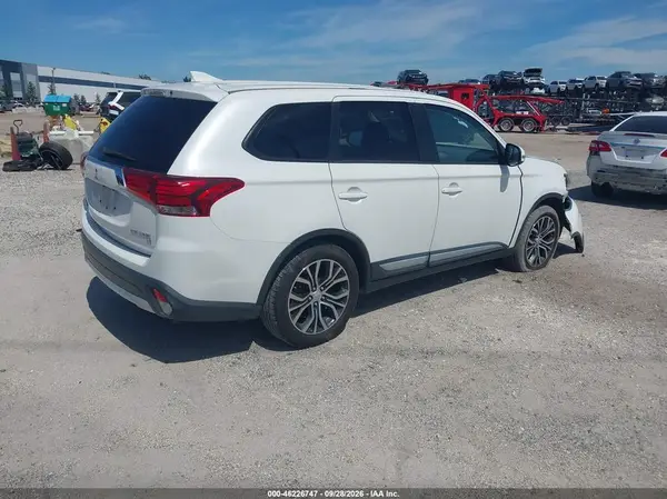 JA4AD3A31HZ020651 — 2017 Mitsubishi Outlander, фото 4 с аукциона IAAI, Передняя часть