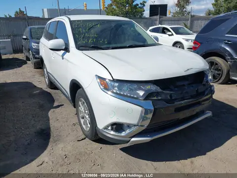 JA4AZ2A3XJZ609666 — 2018 Mitsubishi Outlander, Передняя часть (Front), фото до ремонта