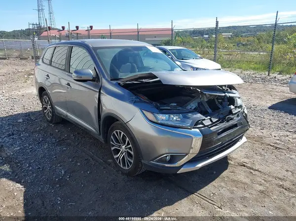 JA4AZ3A30JJ001661 — 2018 Mitsubishi Outlander, Передняя часть (Front End), фото до ремонта