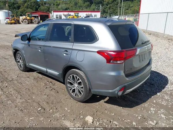 JA4AZ3A30JJ001661 — 2018 Mitsubishi Outlander, фото 3 с аукциона IAAI, Передняя часть