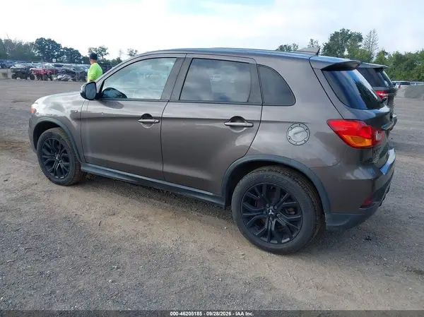 2018 MITSUBISHI OUTLANDER VIN JA4AR3AU9JU003996 фото 3
