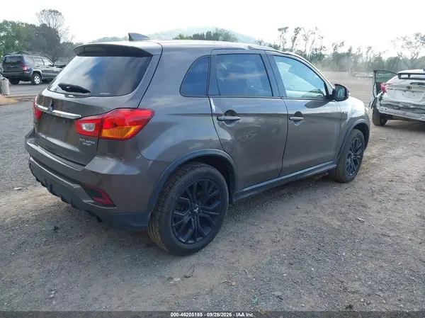 2018 MITSUBISHI OUTLANDER VIN JA4AR3AU9JU003996 фото 4