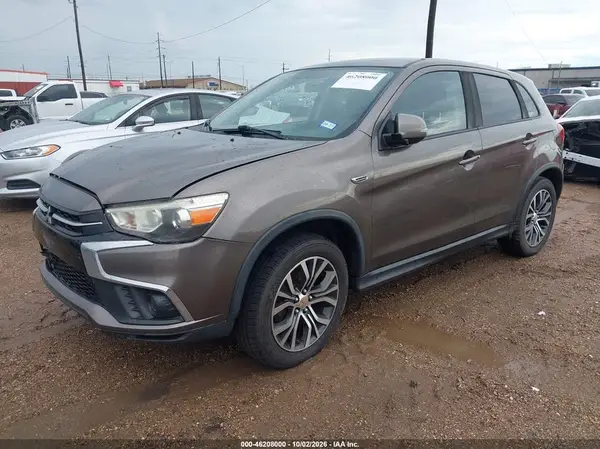 JA4AR3AU5JZ016229 — 2018 Mitsubishi Outlander, Передняя часть слева (Left Front), фото до ремонта